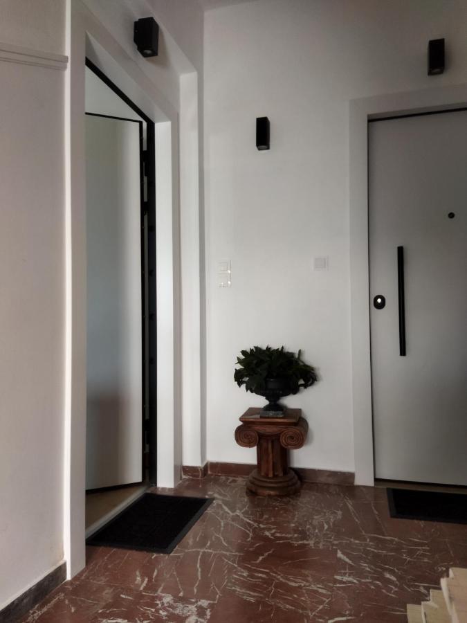 Minimal Apartment By The Beach Korinth Exterior foto