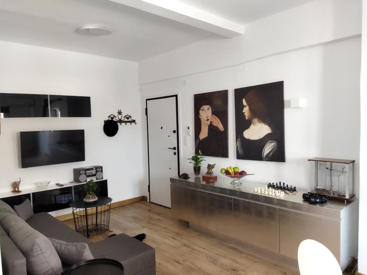 Minimal Apartment By The Beach Korinth Exterior foto